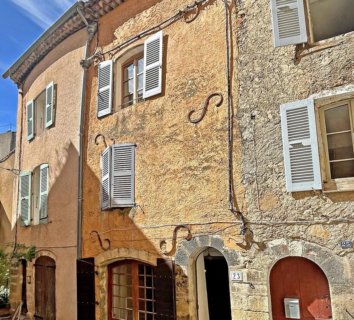 Maison Loumio - Charming 4 Bedrooms Village Home Aups 0*,  France